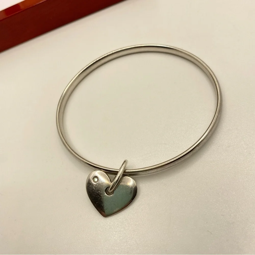 HOT Diamonds Silver Sterling And Diamonds Heart Charm Bangle Bracelet With Box